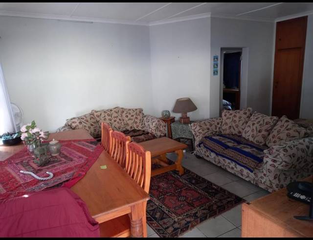 3 BEDROOM HOUSE FOR SALE IN ASTON BAY